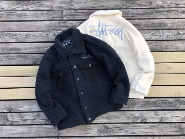 La evolución de la sudadera con capucha oficial de Stussy a lo largo de los años