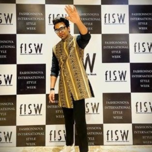 best male anchor in delhi