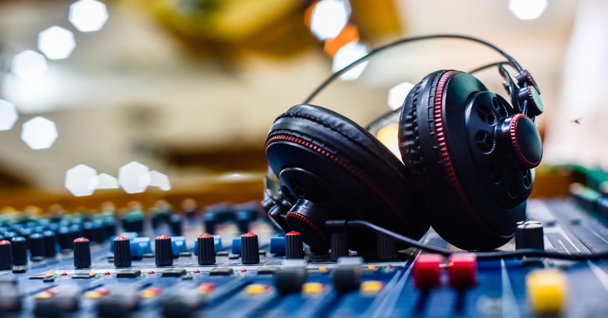 How Much Should I Tip My Wedding DJ? Tipping Etiquette for DJs