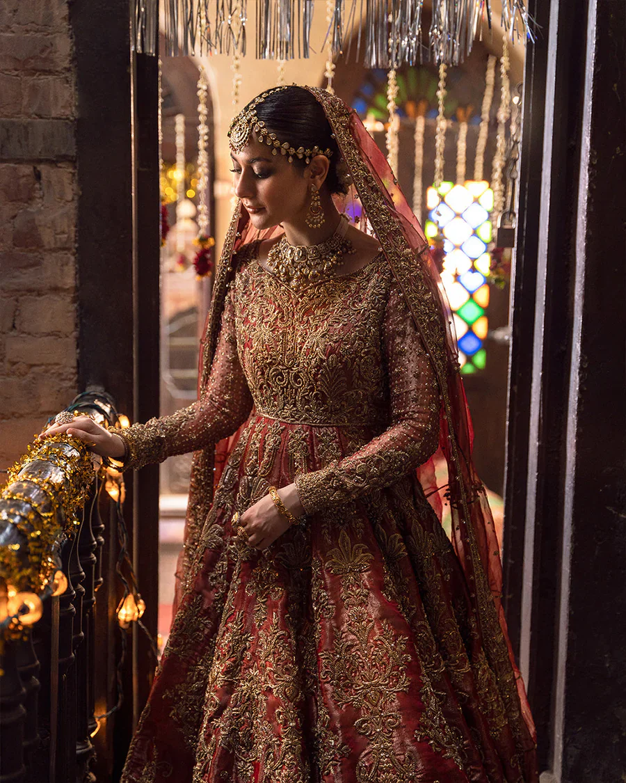 What makes the Pakistani saree unique, and how does Ayat by Erhan offer an exclusive collection that blends tradition with modern elegance