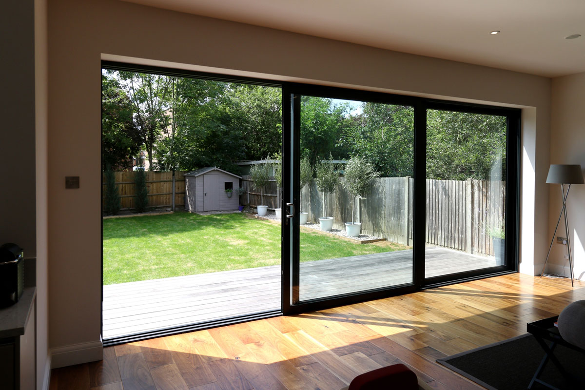 Why are aluminum sliding doors a popular choice for homes and businesses in Dubai