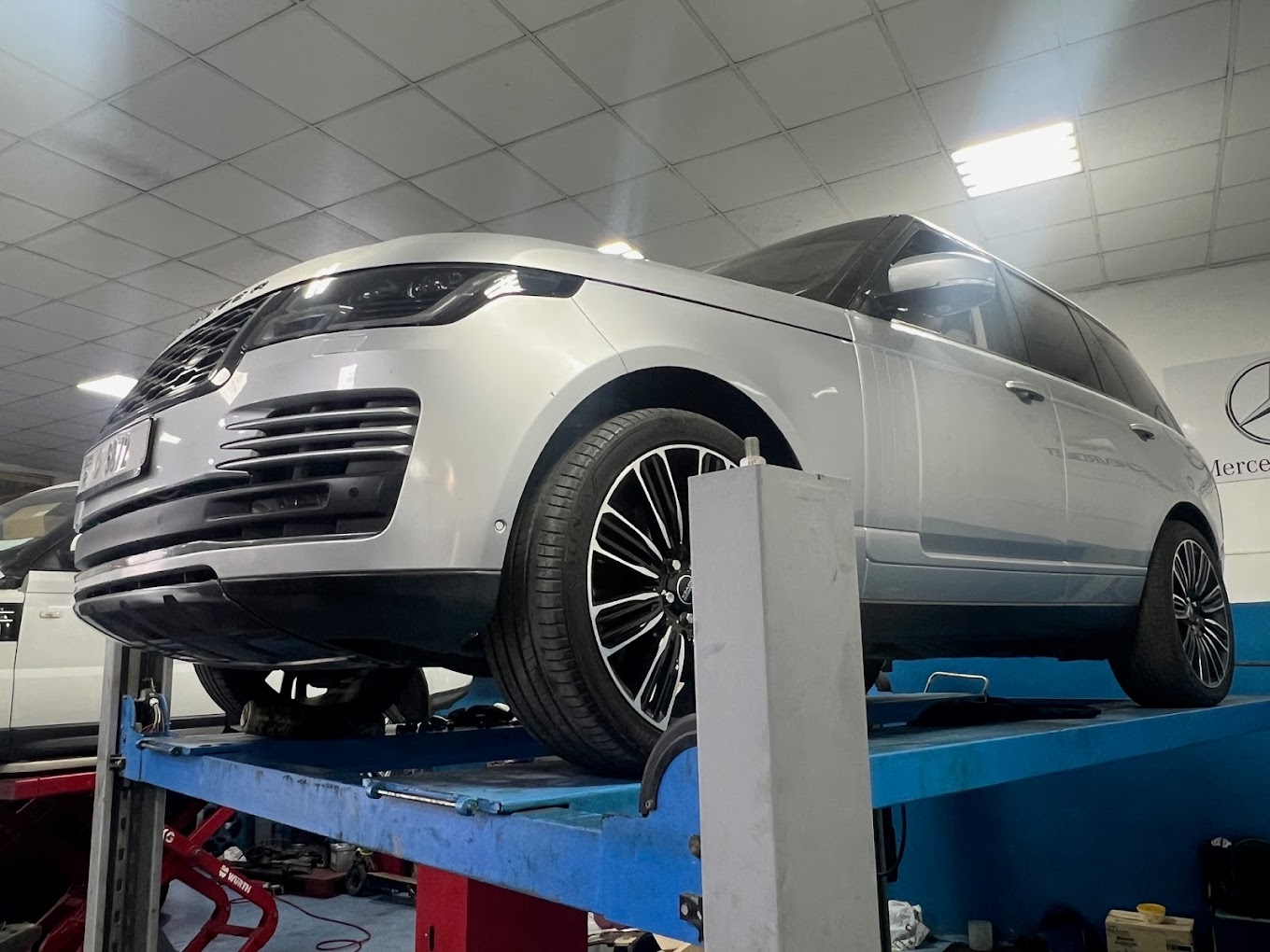 Range Rover Vogue in DME Auto Repairing Garage