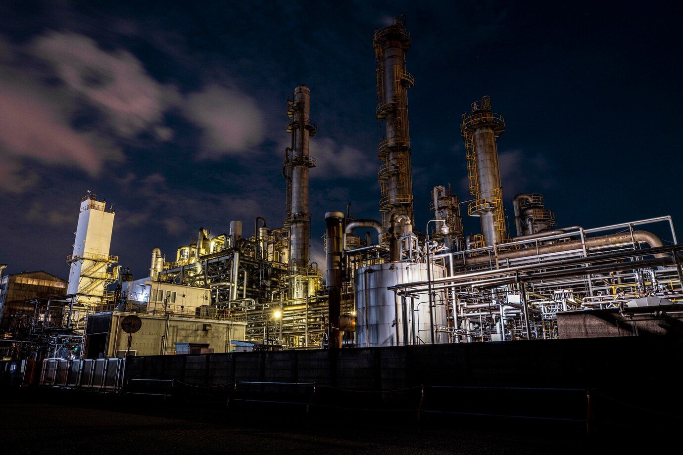 Lubricants Manufacturers in Dubai – The Trusted Excellence of Gulf Oils