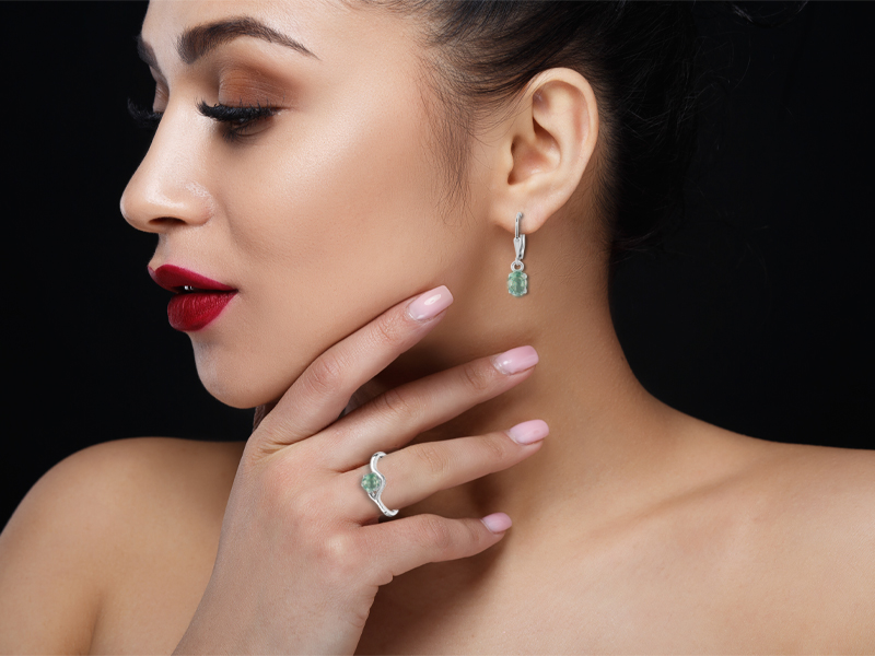 How Green Kyanite Jewelry Can Help You Feel More Balanced Every Day