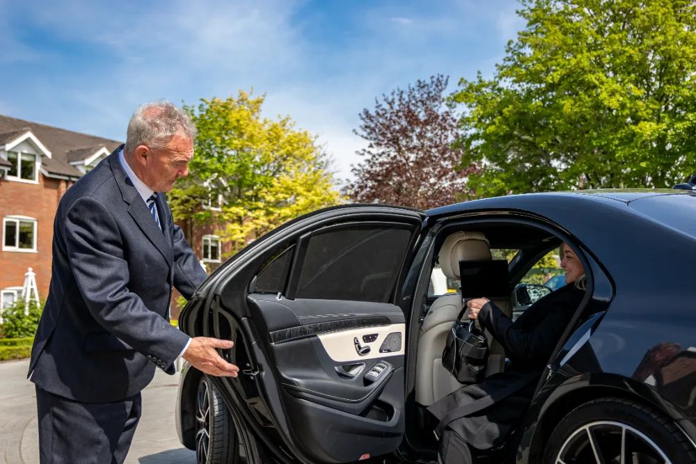 Why Corporate Clients Prefer Chauffeur Services Over Ride-Hailing Apps