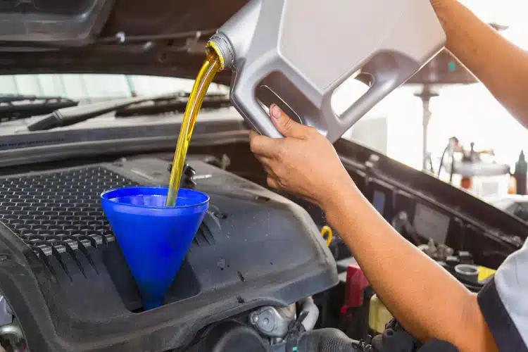 Mineral vs. Synthetic Oil: Which One is Best for Cars in Dubai?