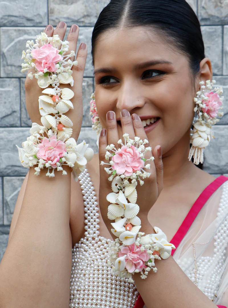 Buy Handmade Floral Jewellery for Haldi & Mehndi Functions | Vaidaan